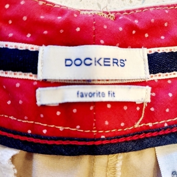 Dockers Women's Favorite Fit  Size 6 Khaki Pants Mid Rise Stretch Cotton Blend - Picture 5 of 13